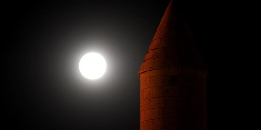 'Parçalı ay tutulması' gerçekleşti
