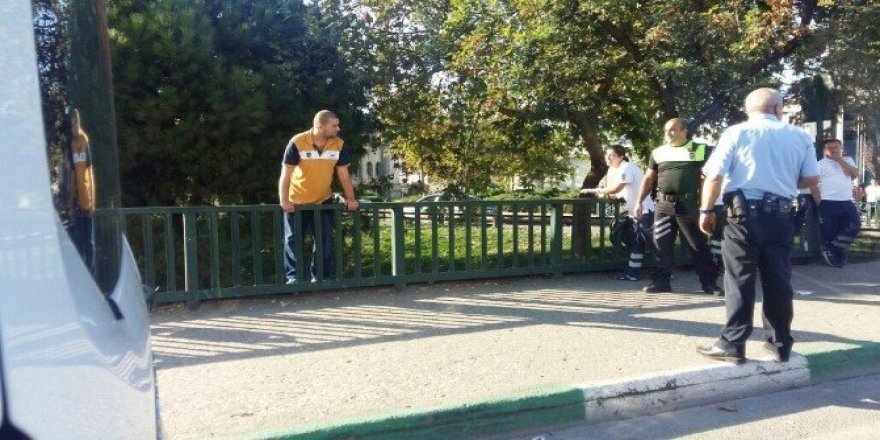 İşsiz kalan genç köprüye çıktı