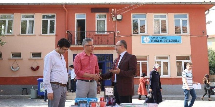 800 öğrenciye kırtasiye yardımı