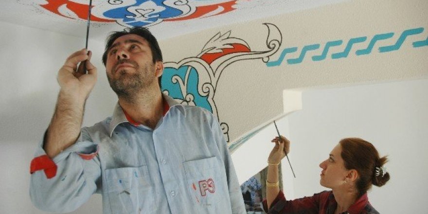 İranlı çift ülkelerinde öğrendikleri tezhip sanatını Van’da yaşatıyor
