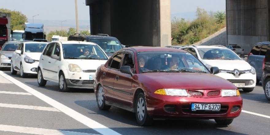 TEM Otoyolu’nda dönüş çilesi devam ediyor