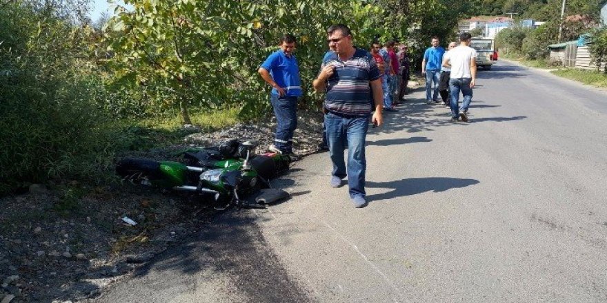 Motosiklet sürücüsü duvara çarptı