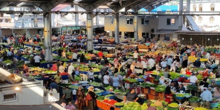 Halk pazarında fiyatlar ucuzladı