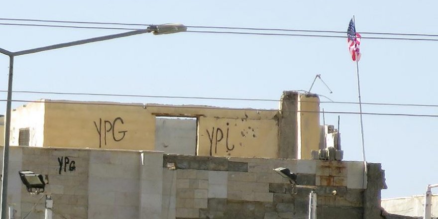 PYD 'karargahı'ndaki ABD bayrakları halen yerinde