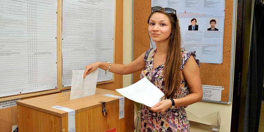 Antalya'da yaşayan Ruslar parlamento seçimi için oy kullanıyor