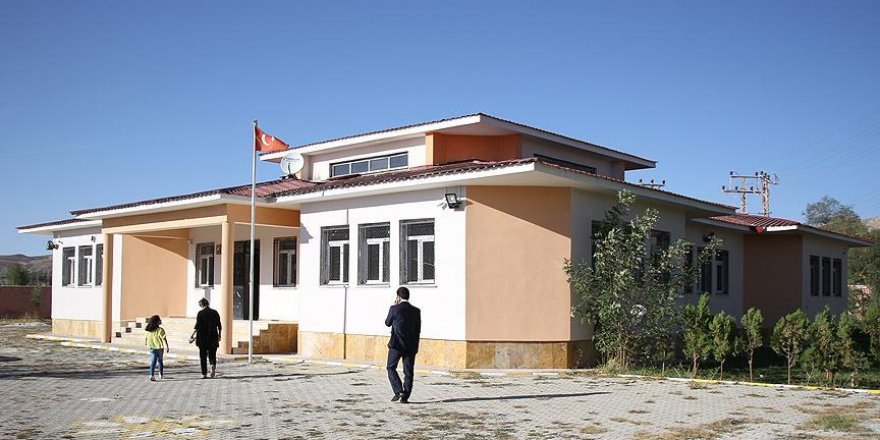 Teröristlerin yaktığı anaokulu eğitime hazır