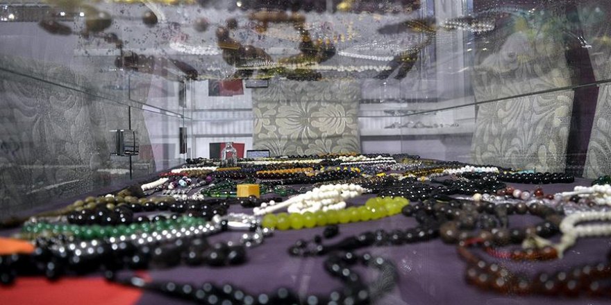Koleksiyonunda servet değerinde tespihler var