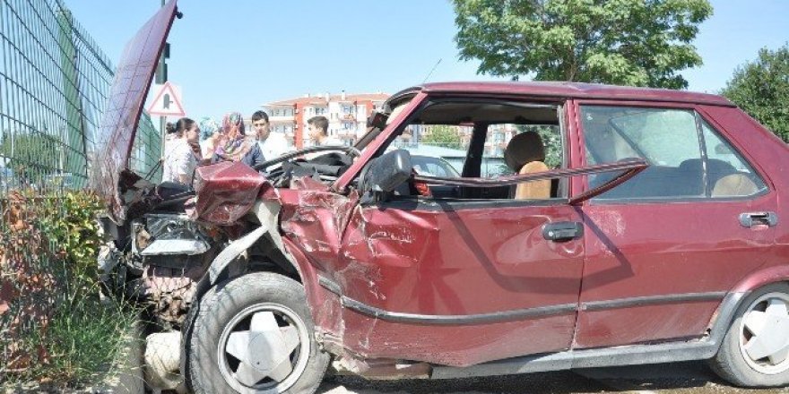 Polis otosu kaza yaptı: 6 yaralı