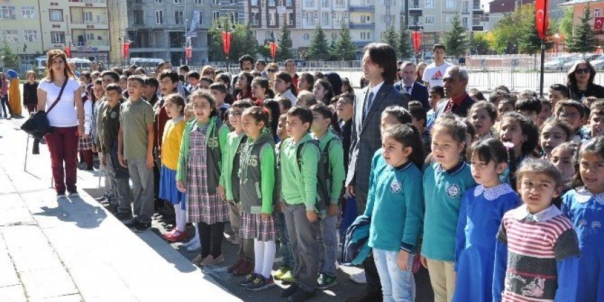 Kars’ta 63 bin öğrenci için zil çaldı