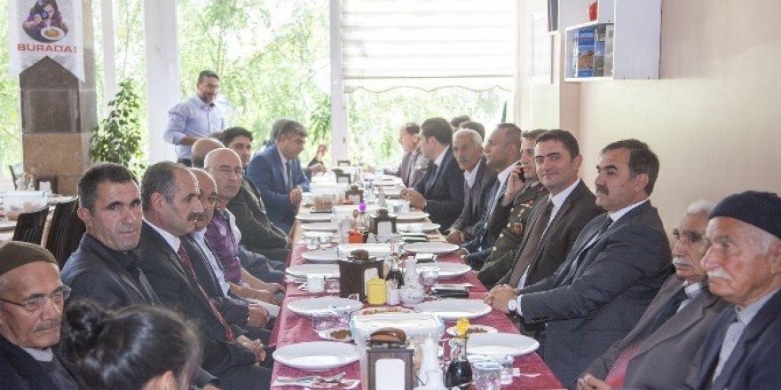 Ahlat Belediyesi gaziler onuruna yemek verdi
