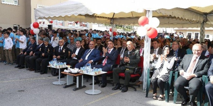 Ümraniye’de ilk ders zili çaldı
