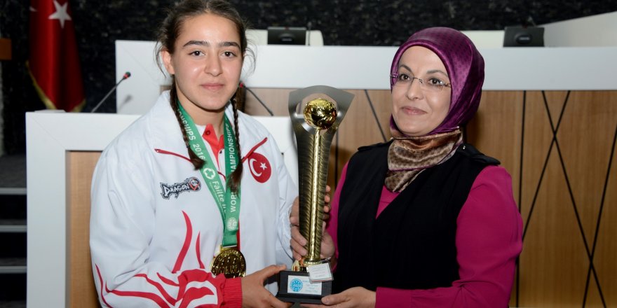 Başkan Toru, şampiyonları ödüllendirdi