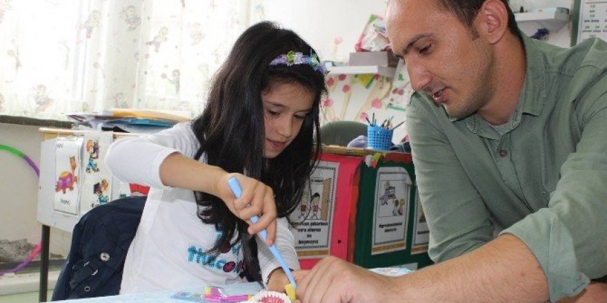NEÜ Diş Hekimliği Fakültesi hocaları Üsküp’te