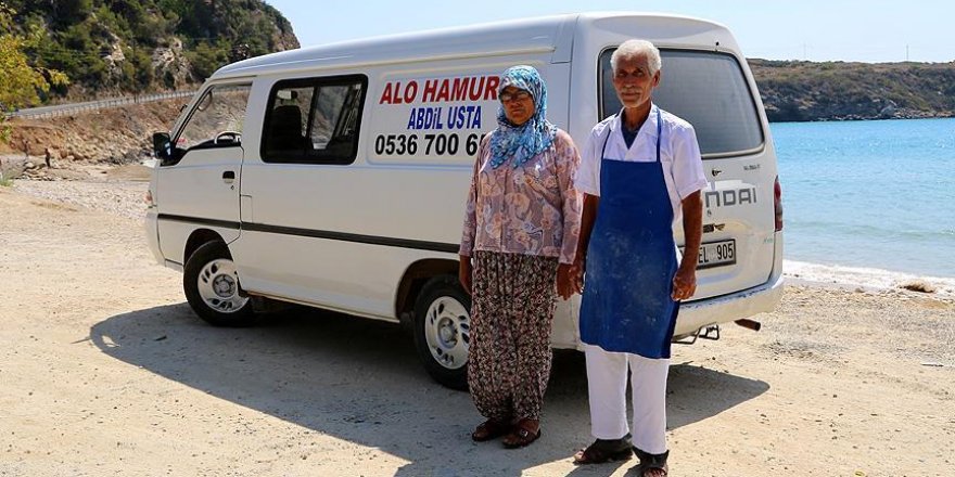 Mobil hamurcu Abdil Usta minibüsü ile yollarda