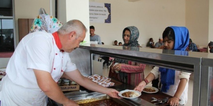 Askıda çorba uygulaması büyük ilgi görüyor