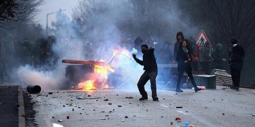 45 öğrenciye 10'ar ay hapis cezası