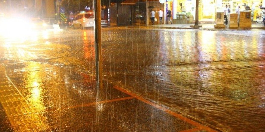 Aydın yağmura teslim oldu