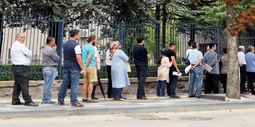 Başbakanlık önünde kuyruğa girdiler!