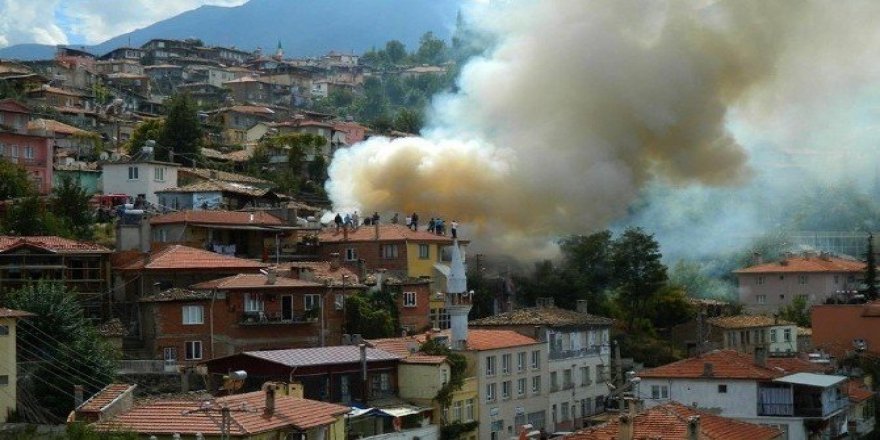 Yangın 5 evi kullanılamaz hale getirdi
