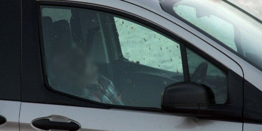 Kiraladığı araçta ölü bulundu