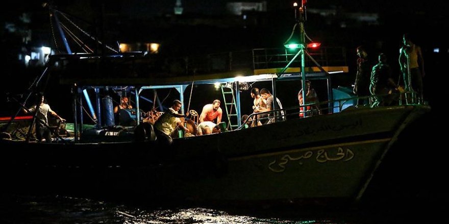 Mısır'da göçmenleri taşıyan tekne battı: 450 kayıp
