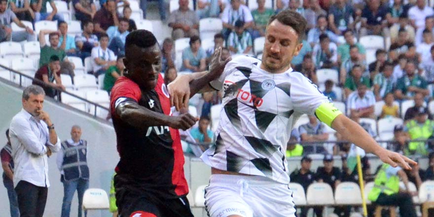 Konyaspor'un kaptanı Ali Çamdalı kart sınırında