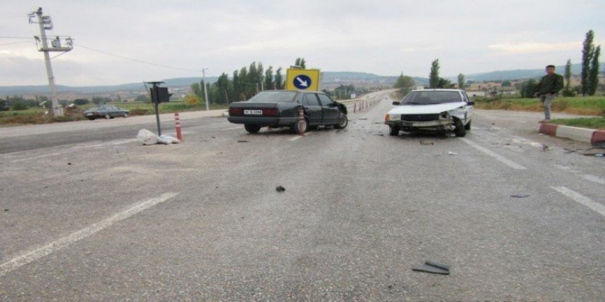 Bigadiç’te trafik kazası: 3 yaralı