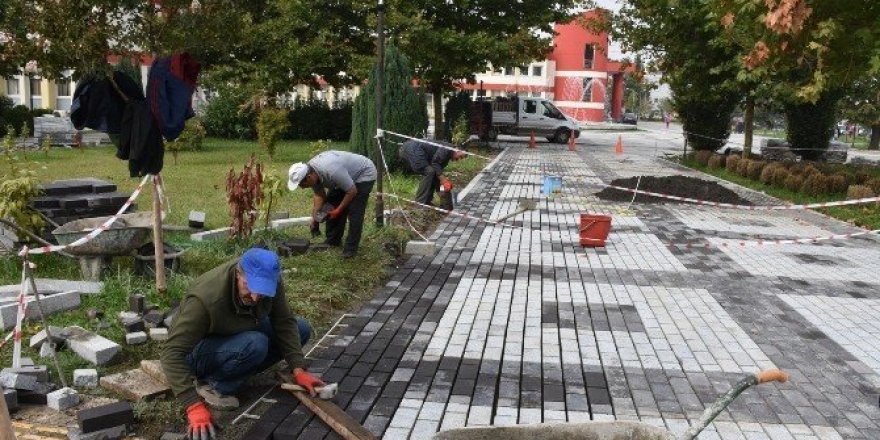 Kaldırımlar elden geçiriliyor