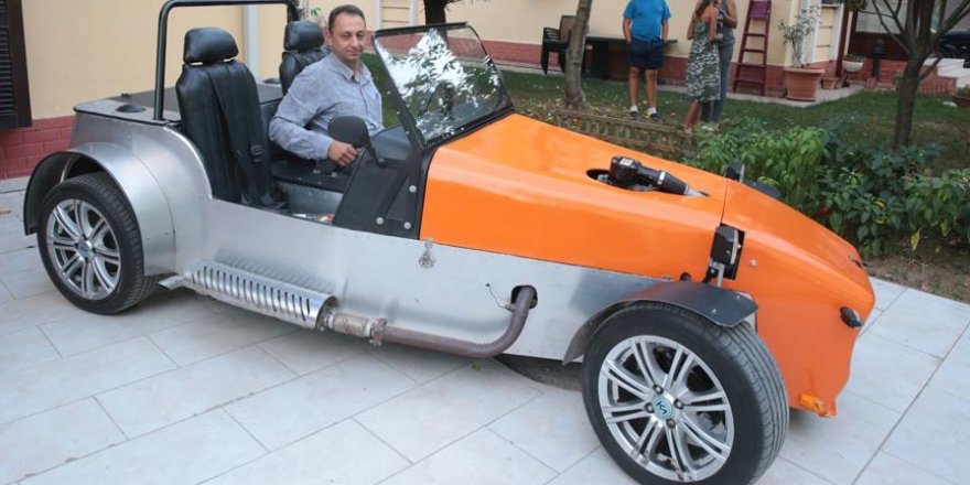 Belgeselden etkilenip kendi arabasını üretti