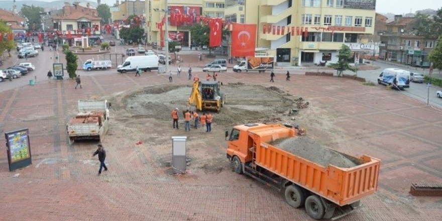 Meydandaki havuz yıkıldı