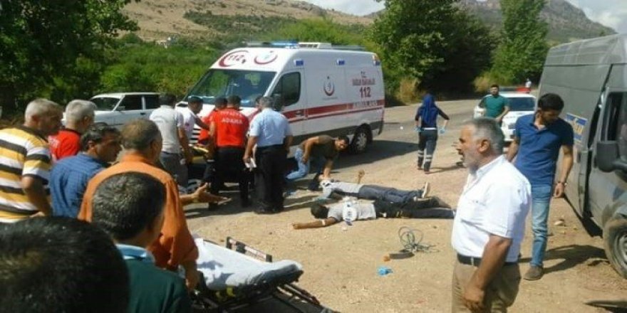 Otomobil ile minibüs çarpıştı: 3 yaralı