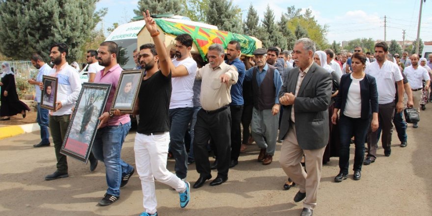 HDP’li vekiller yine terörist cenazesinde