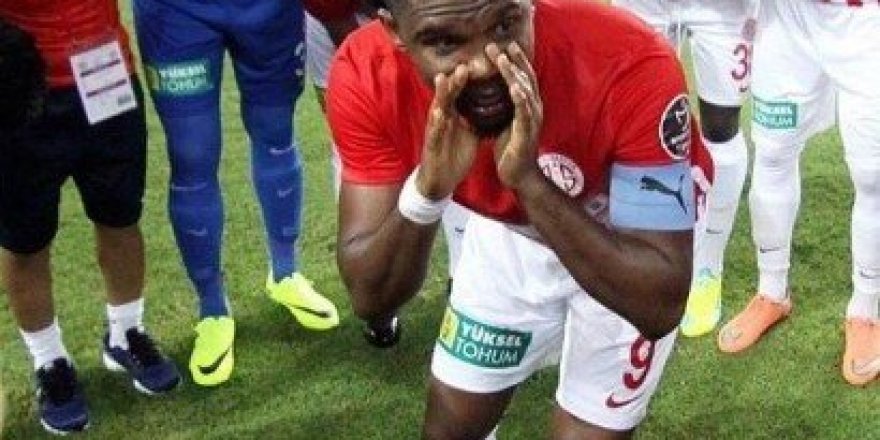 Kadro dışı kalan Eto’o’dan takımına destek