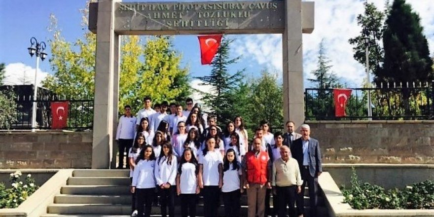 Kırşehir gençliği şehitliği ziyaret etti