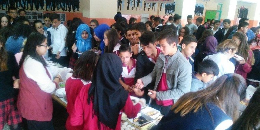 Akşehir’de şehitler için kermes
