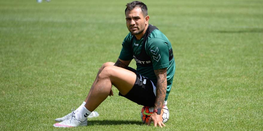 Kenan Özer Kıbrıs'ta forma giyecek