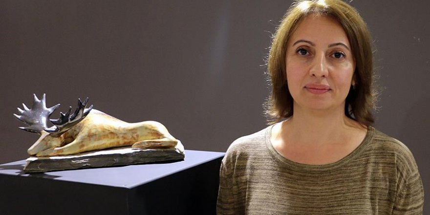 'Boynuz avcılığı'na tepkisini seramikle gösterdi