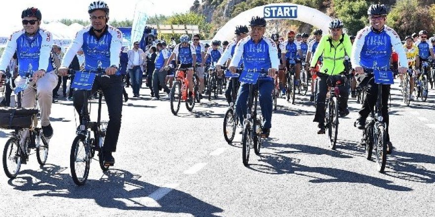 250 bisikletçinin tarihe yolculuğu başladı