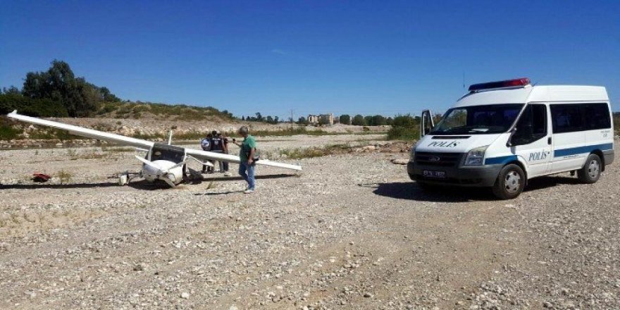 Antalya’da ultralight tipi uçak zorunlu iniş yaptı