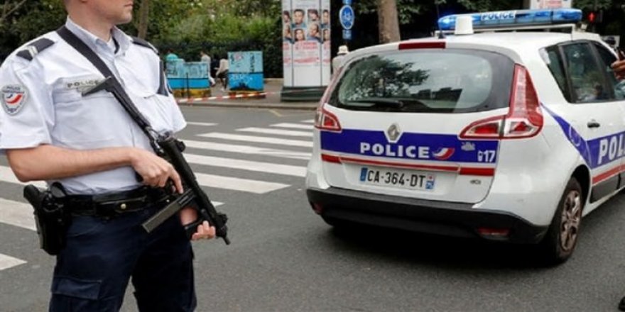 Fransa'da başörtülü kadın başından vuruldu
