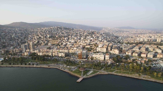 Bayraklı’da yüzler gülüyor