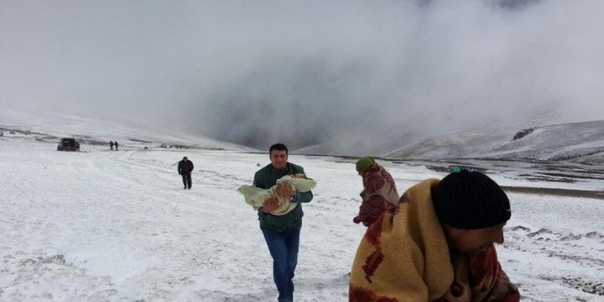 Yayla’da mahsur kalan köylüleri, il özel idaresi ekipleri kurtardı