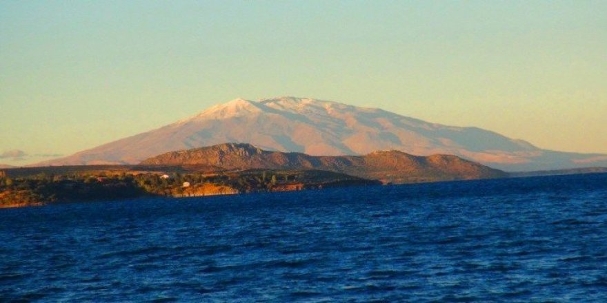 Bitlis’te yüksek kesimlere kar yağdı