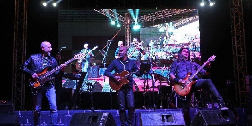 Yüksek Sadakat’ten muhteşem konser