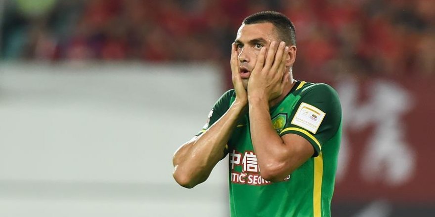 Burak Yılmaz penaltı kaçırdı, takımı kaybetti