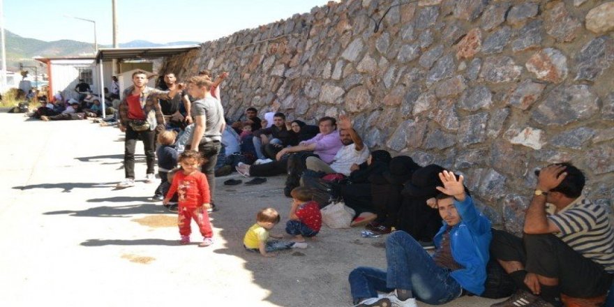 Mersin’de tekneyle yurt dışına kaçmaya çalışan 114 Suriyeli yakalandı