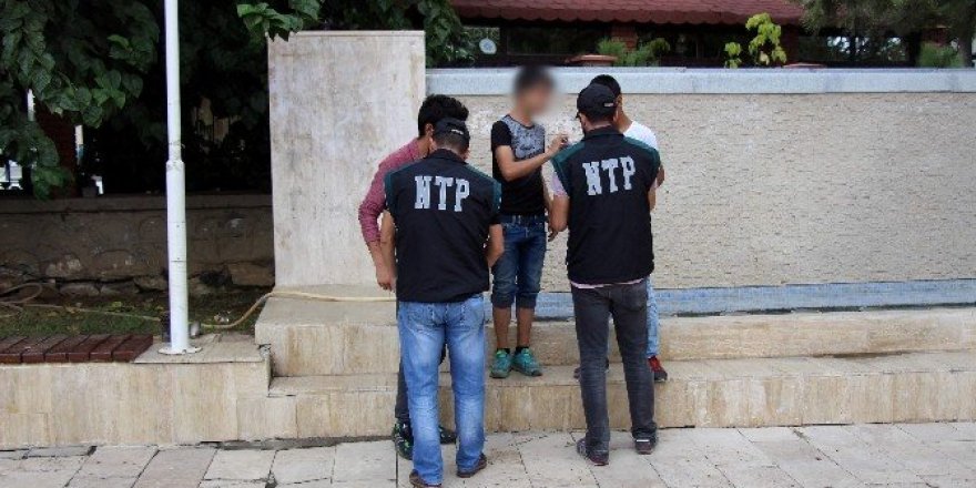 Zehir satıcıları okulların açılmasıyla birlikte harekete geçti