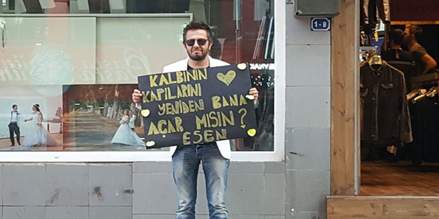 Saatlerce kapının önünde eşinden af diledi