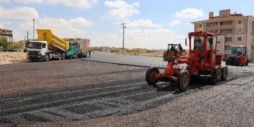 Karaman Belediyesi TOKİ yolunu asfaltladı