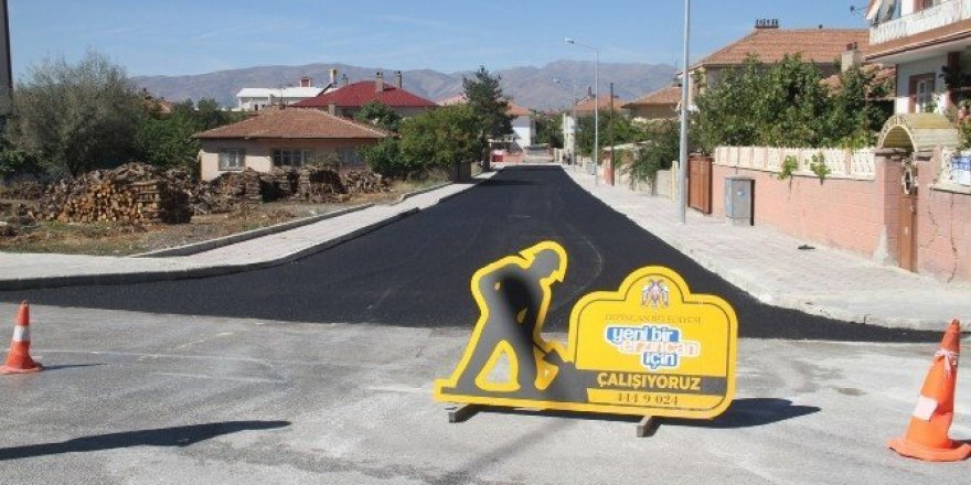 Yol ve kaldırım çalışmaları devam ediyor